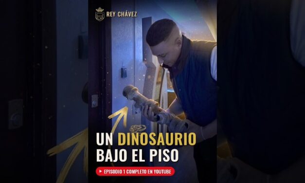 Un dinosaurio bajo el piso